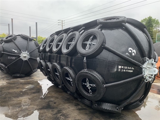 0กว้าง.5-4.5m โยโกฮาม่า แฟนเดอร์เรือสีดํา สําหรับความต้องการของเรือที่กําหนดเอง