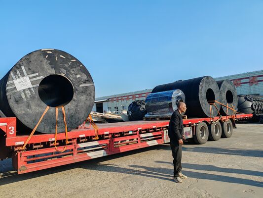 แรงปฏิกิริยา 5-3000KN กระบอกยางคลินดริก แฟนเดอร์ ทนทานต่อการกัดกร่อน กระบี่ท่าเรือสําหรับการป้องกันเรือและการดูดซึมแรงกระแทกของพาย