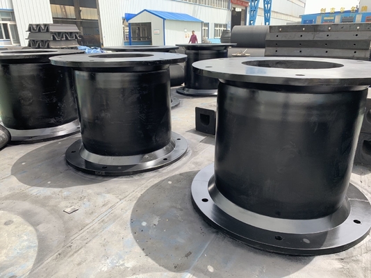 เครื่องลอยหรือติดตั้ง 60-80 Shore A Cell Fenders ยางที่มีการติดตั้งแบบบอลท์หรือปั่น