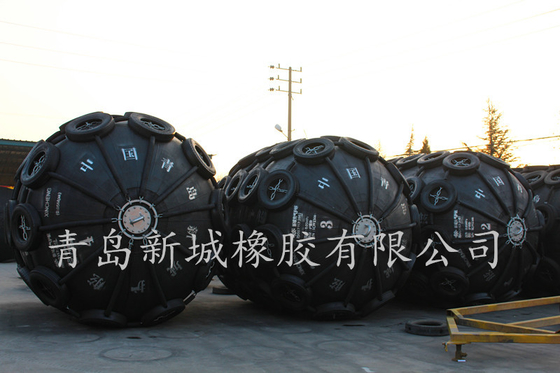 สีดํา Pneumatic Marine Fenders 3.3 * 6.5m สําหรับการทํางานที่ยั่งยืน