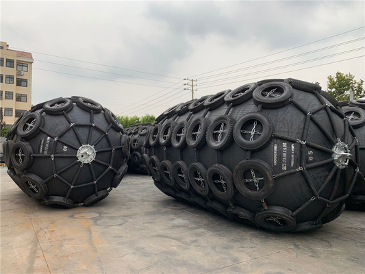 สีดํา Pneumatic Marine Fenders 3.3 * 6.5m สําหรับการทํางานที่ยั่งยืน