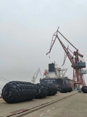 0กว้าง.5-4.5m โยโกฮาม่า แฟนเดอร์เรือสีดํา สําหรับความต้องการของเรือที่กําหนดเอง