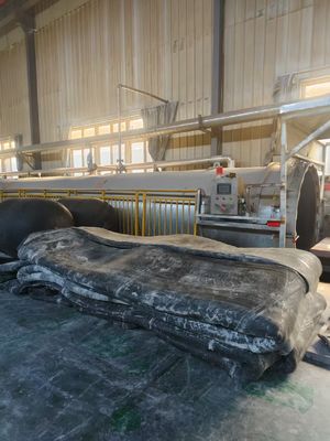 กระเป๋าอากาศสําหรับการปล่อยเรือ ความยาว 1.0m-35m แขนเดียว/สองแขน 10-1000 ตัน ความจุหนักสําหรับอุตสาหกรรมการสร้างเรือ