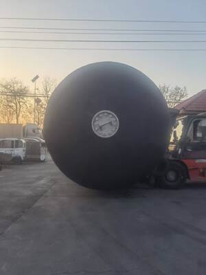 บังโคลนกันชนโฟมเติมอากาศ โครงสร้าง EVA แข็ง เหมาะสำหรับท่าเรือ ท่าจอดเรือ และสถานีเทียบเรืออุตสาหกรรม