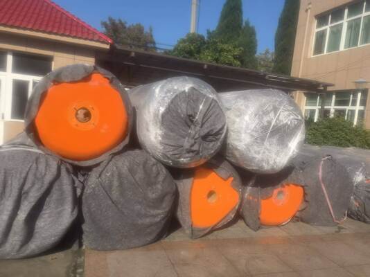 ยางเปาโพลียูเรเทน PU Marine Fender มีความยืดหยุ่นที่ดีและทนทานต่อความเครียดของสิ่งแวดล้อมทางทะเล