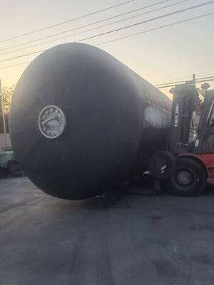 ยางเปาโพลียูเรเทน PU Marine Fender มีความยืดหยุ่นที่ดีและทนทานต่อความเครียดของสิ่งแวดล้อมทางทะเล