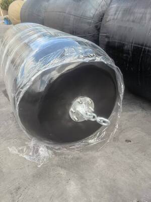 บังโคลนโฟมเติมระยะเวลา 24 เดือน D3.0m X L5.0m การยุบตัว 60 เปอร์เซ็นต์ โซลูชันการป้องกันท่าเรือทางทะเลที่ทนทาน