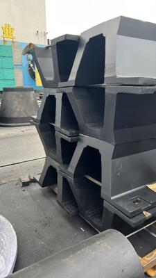 บังโคลนยางลมแบบโค้ง PNEUMATIC RUBBER FENDER ออกแบบมาเพื่อการบำรุงรักษาต่ำและมีความน่าเชื่อถือในระยะยาว