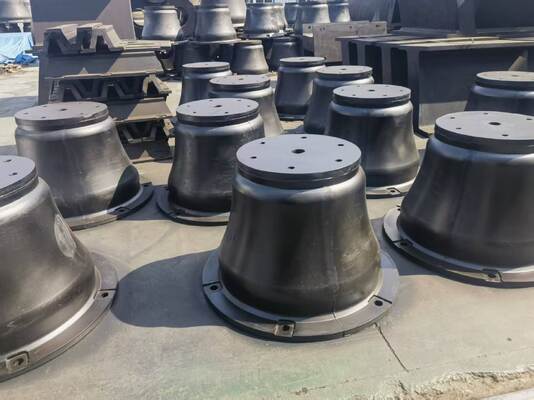 CCS Certified Cone Rubber Fender SGS ยอมรับ อุปกรณ์ป้องกันท่าเรือที่ทนทานสําหรับการวางเรือและการติดต่อเรือ