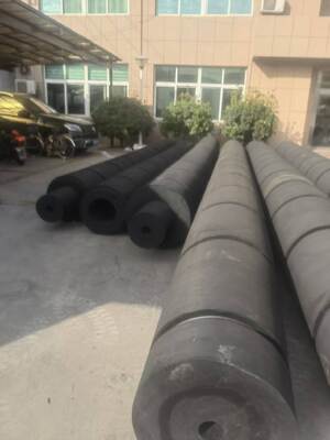 การบํารุงรักษาที่ต่ําของเรือลาก รอลเลอร์ Fenders ความสูง 200mm 450mm ออกแบบเพื่อลดต้นทุนการบํารุงรักษาและเพิ่มความปลอดภัยของเรือลาก