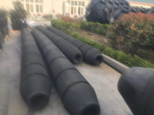 การบํารุงรักษาที่ต่ําของเรือลาก รอลเลอร์ Fenders ความสูง 200mm 450mm ออกแบบเพื่อลดต้นทุนการบํารุงรักษาและเพิ่มความปลอดภัยของเรือลาก