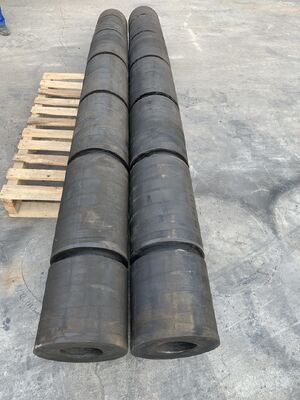 การบํารุงรักษาที่ต่ําของเรือลาก รอลเลอร์ Fenders ความสูง 200mm 450mm ออกแบบเพื่อลดต้นทุนการบํารุงรักษาและเพิ่มความปลอดภัยของเรือลาก