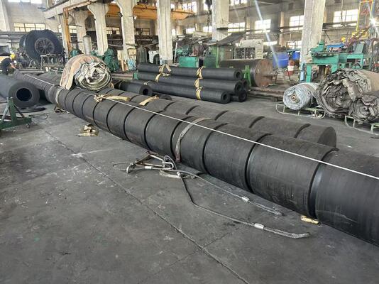 การบํารุงรักษาที่ต่ําของเรือลาก รอลเลอร์ Fenders ความสูง 200mm 450mm ออกแบบเพื่อลดต้นทุนการบํารุงรักษาและเพิ่มความปลอดภัยของเรือลาก
