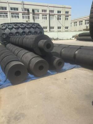 การบํารุงรักษาที่ต่ําของเรือลาก รอลเลอร์ Fenders ความสูง 200mm 450mm ออกแบบเพื่อลดต้นทุนการบํารุงรักษาและเพิ่มความปลอดภัยของเรือลาก
