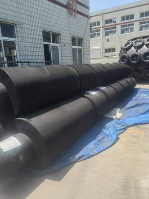 การบํารุงรักษาที่ต่ําของเรือลาก รอลเลอร์ Fenders ความสูง 200mm 450mm ออกแบบเพื่อลดต้นทุนการบํารุงรักษาและเพิ่มความปลอดภัยของเรือลาก