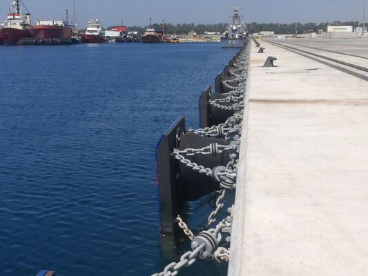 SGS อนุมัติ Fenders ยางโคนที่ให้ความแข็งแรง 60-70 Shore A และความทนทานกับสภาพอากาศ